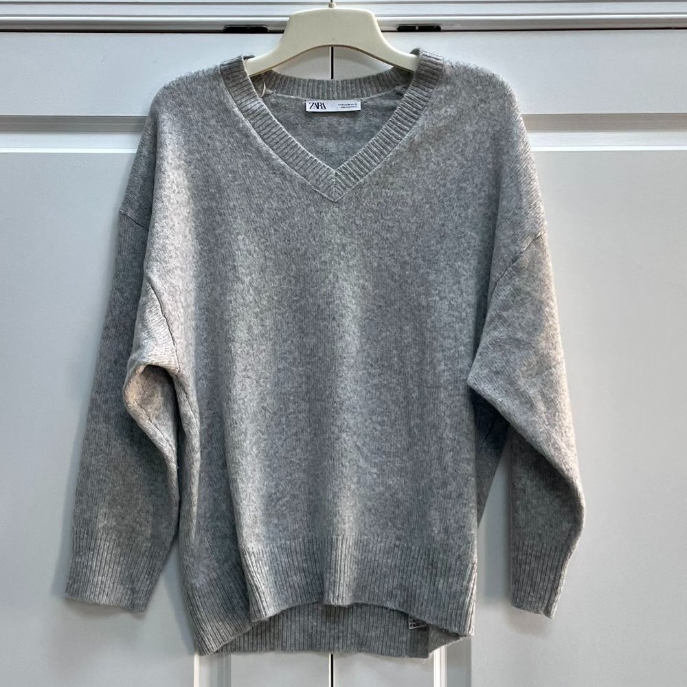 ZARA Soft Feel Knit Sweater Gray / V-neck Sweater / Excellent Condition
